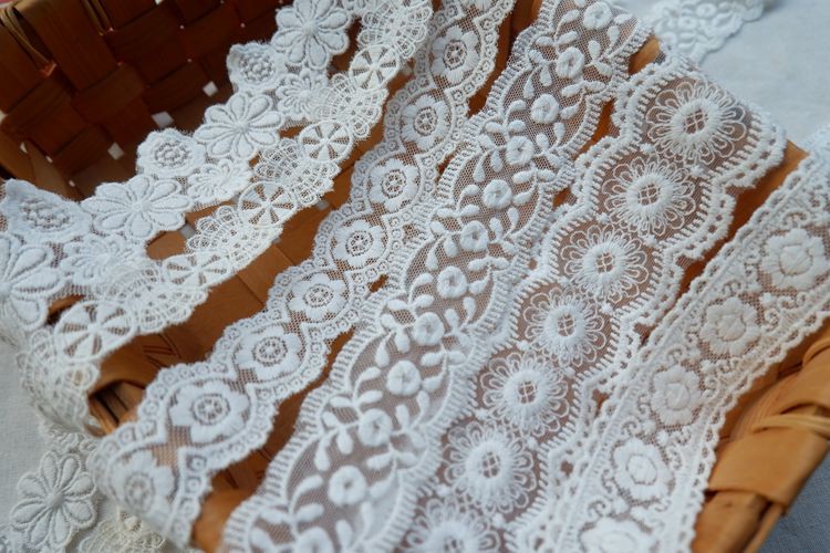 Miếng Vải Lưới Đính Hoa Kích Thước 2-5cm