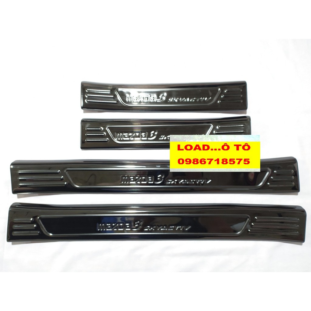 Ốp Chân Trong Titan Xe Mazda 3 2022-2020 Mẫu Vân Titan Cao Cấp Nhất Thị Trường