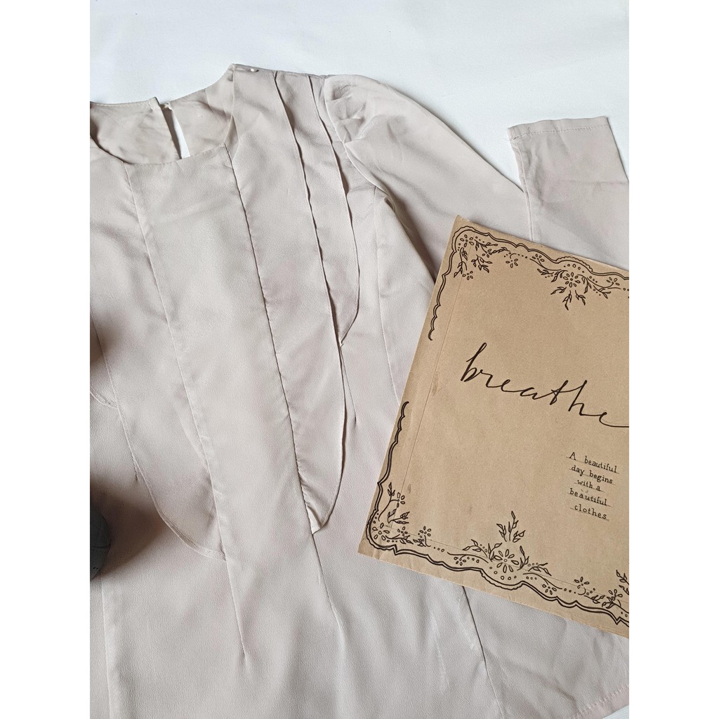 ÁO 2HAND kiểu bèo nâu lỗi nhỏ