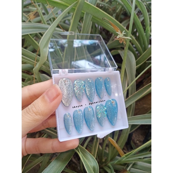 Móng tay giả màu thạch xanh trong