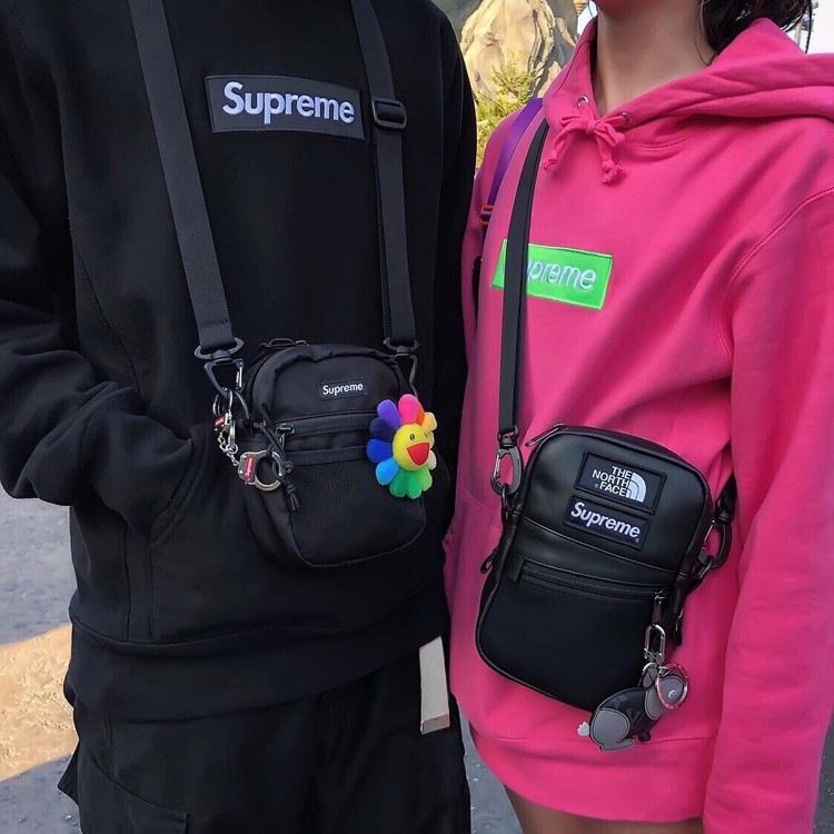 Túi đeo chéo Supreme x The North Face leather shoulder bag