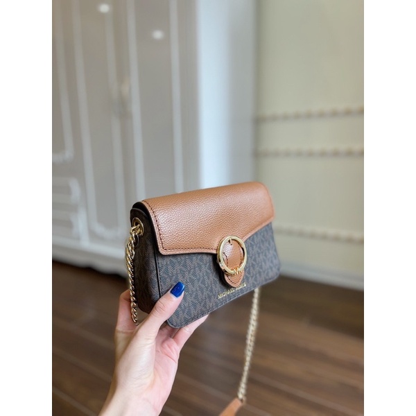 Túi đeo chéo nữ michael kors