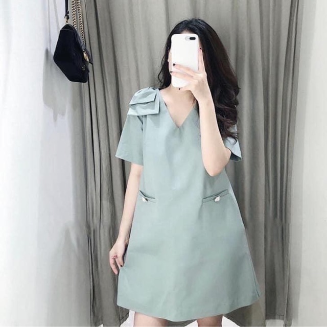 Váy xanh ngọc suông