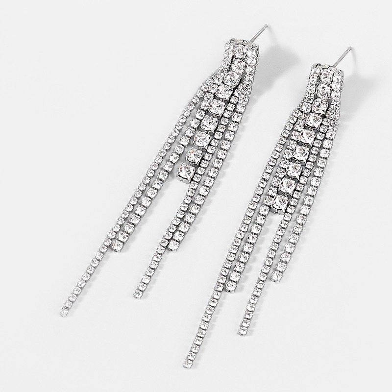 Bông tai đá đi tiệc