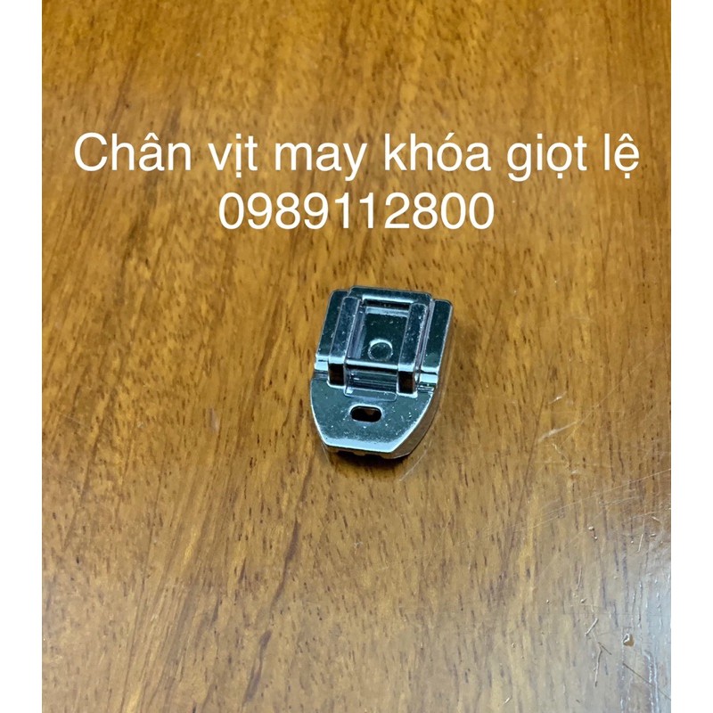 Chân vịt may khóa giọt lệ máy may gia đình.