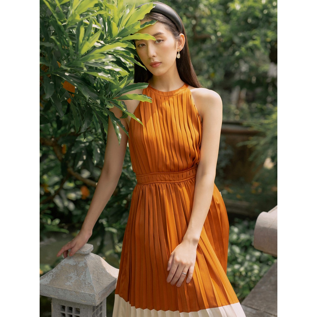 ĐẦM MAXI DẬP LY CỔ YẾM PHỐI MÀU D.CHIC MS: 2812996