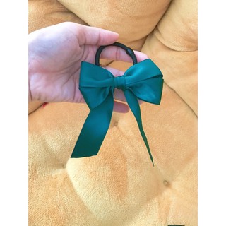Cột tóc nơ cho bé gái