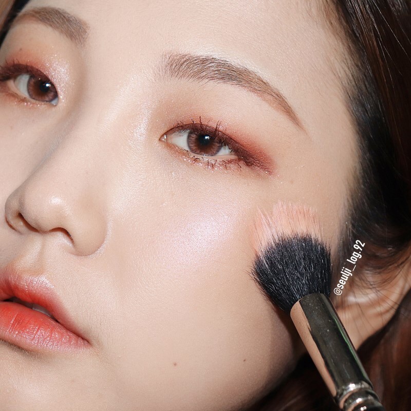 Phấn bắt sáng Stila