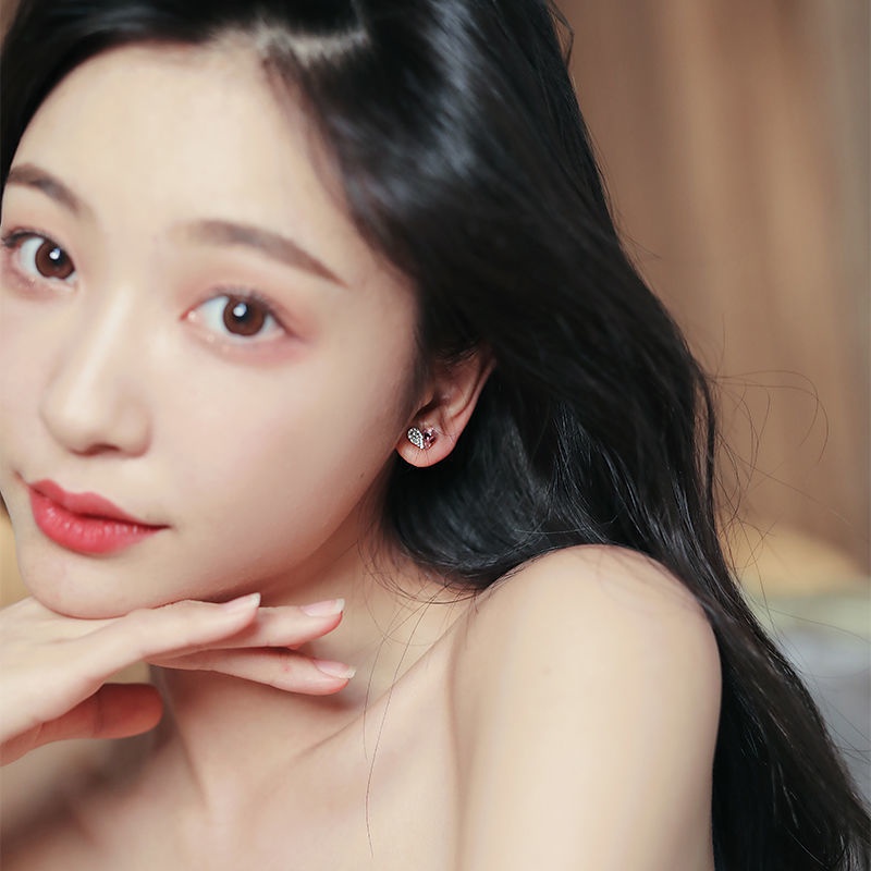 Khuyên tai hình trái tim đính đá hồng đơn giản 2021