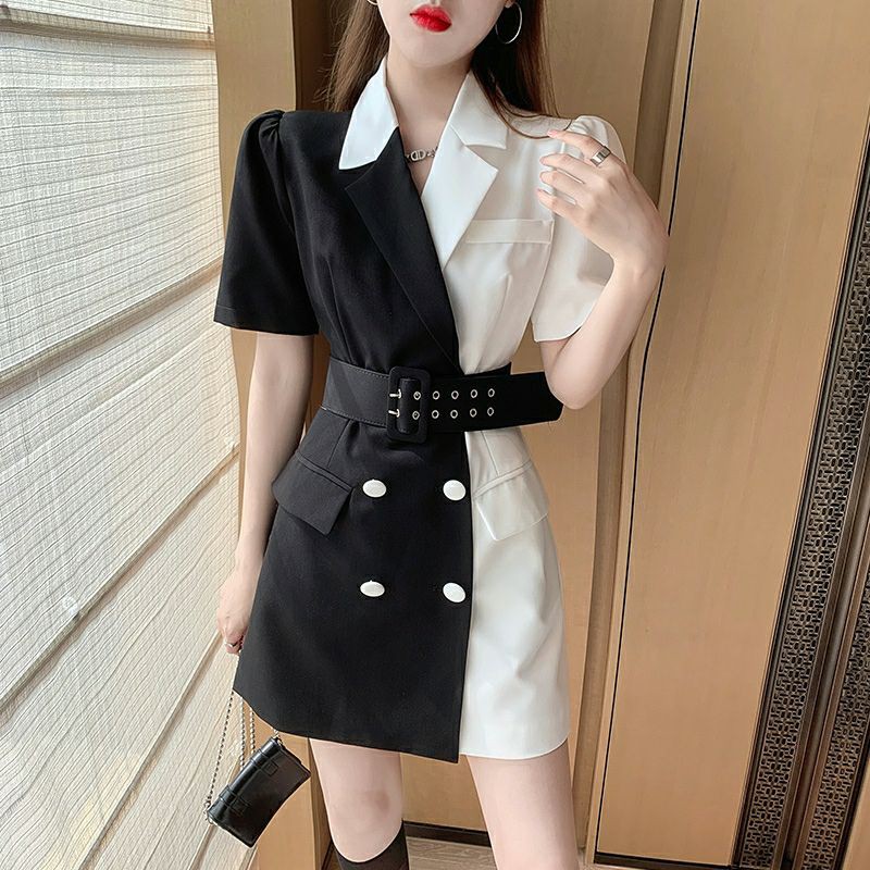 Váy đầm cổ vest cách điệu hai màu đen trắng. Váy đầm vest tay ngắn hai nửa khác màu.