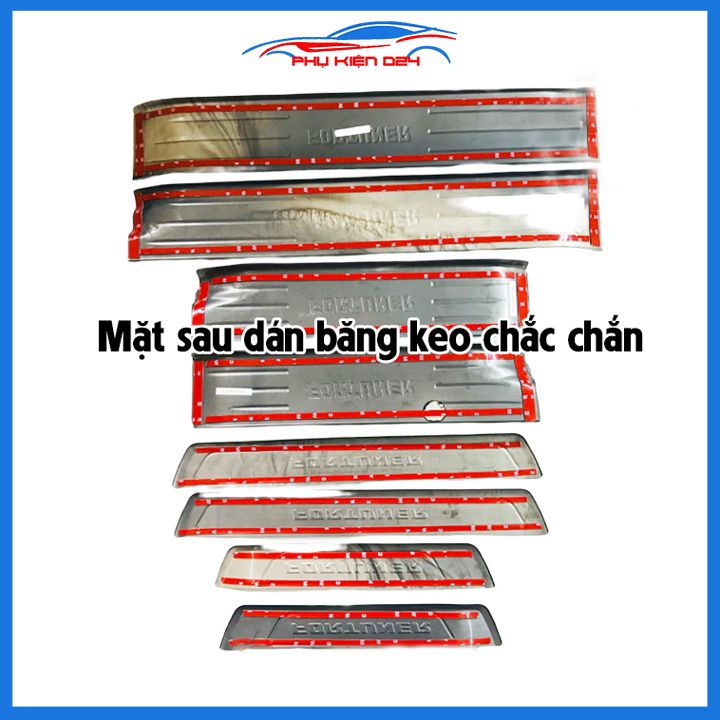 Bộ ốp bậc cửa trong ngoài nẹp bước chân Fortuner 2017-2018-2019-2020-2021-2022-2023 vân Titan chống trầy trang trí xe