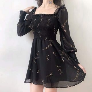 Váy hoa nhí đen trễ vai / Đầm vintage