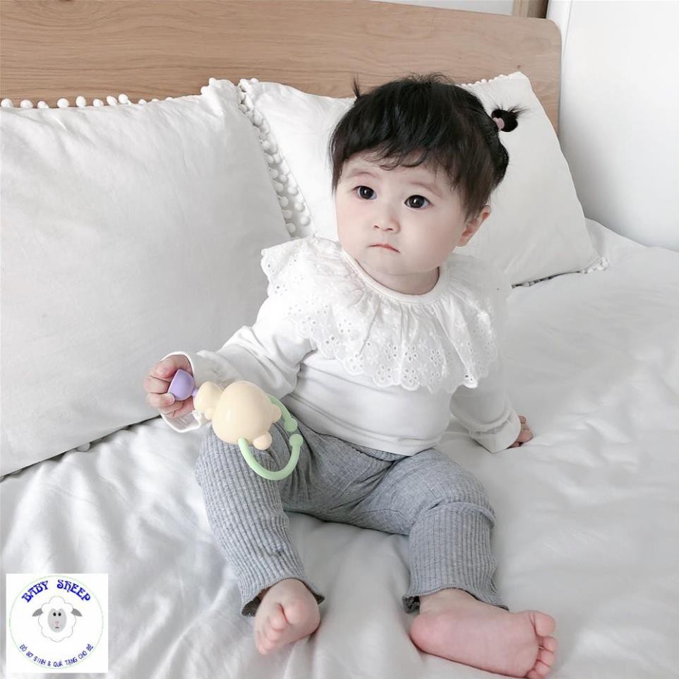 Áo trắng cổ bèo tiểu thư tay nhún bèo mặc kèm áo cardigan và yếm len Baby Sheep cho bé gái-cotton mềm mịn cao cấp