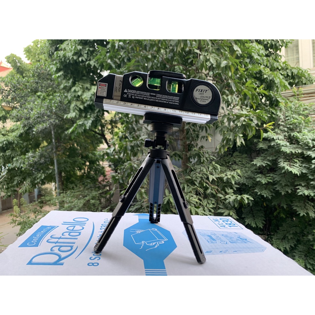 Thước laser đa năng cân bằng kèm thước kéo 2.5m