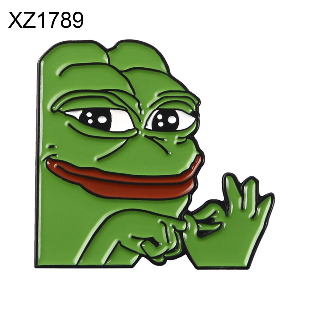 Ghim cài áo kiểu chú ếch dễ thương phối với trang phục denim dễ thương cho nữ