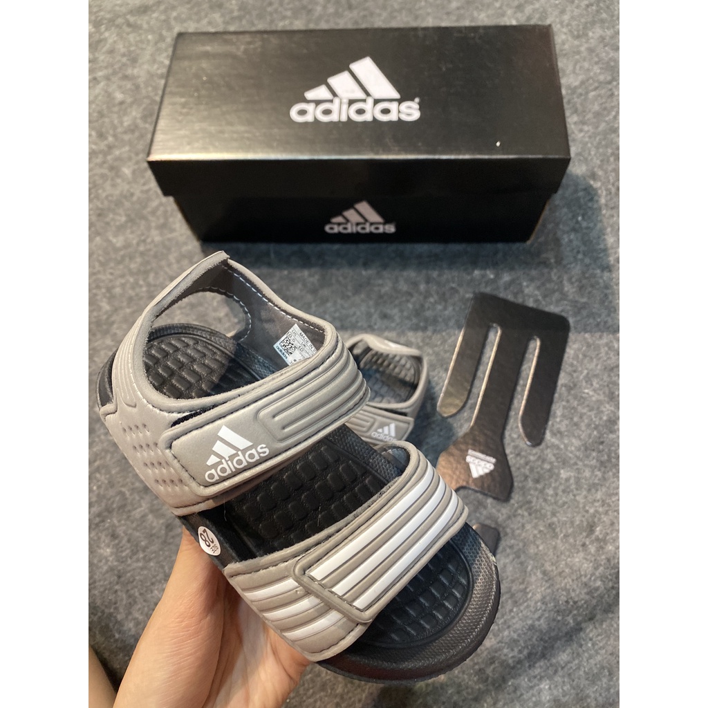 Dép adidas trẻ em quai hậu