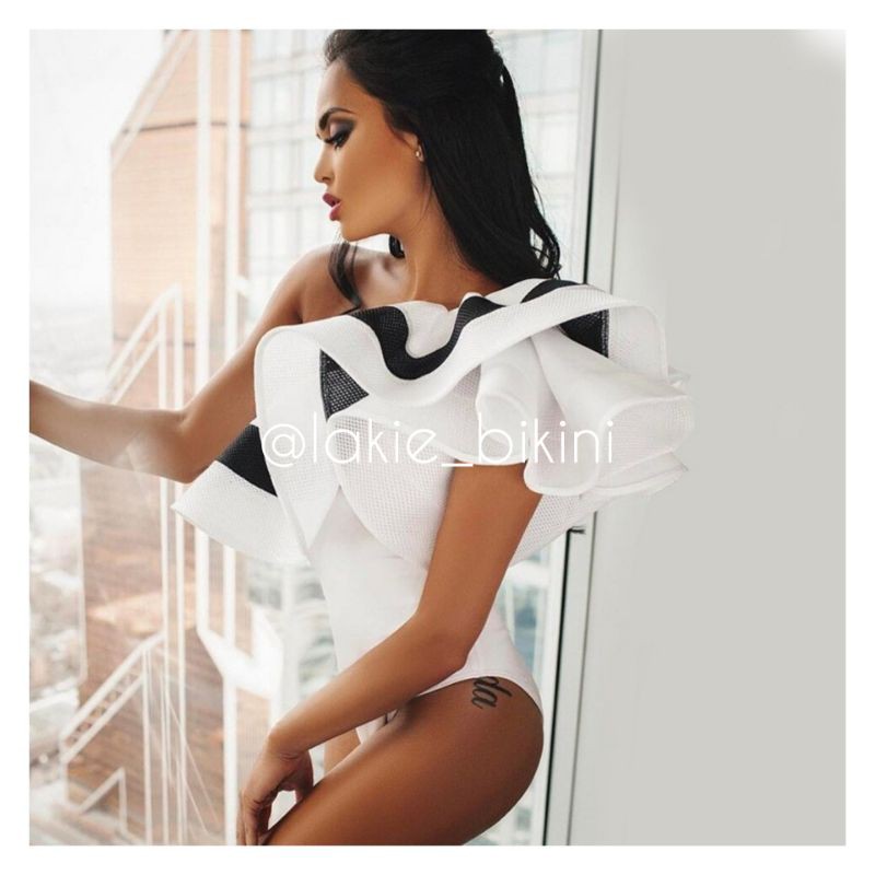 Bikini lệch vai bồng bềnh lưng cao che mỡ bụng | BigBuy360 - bigbuy360.vn