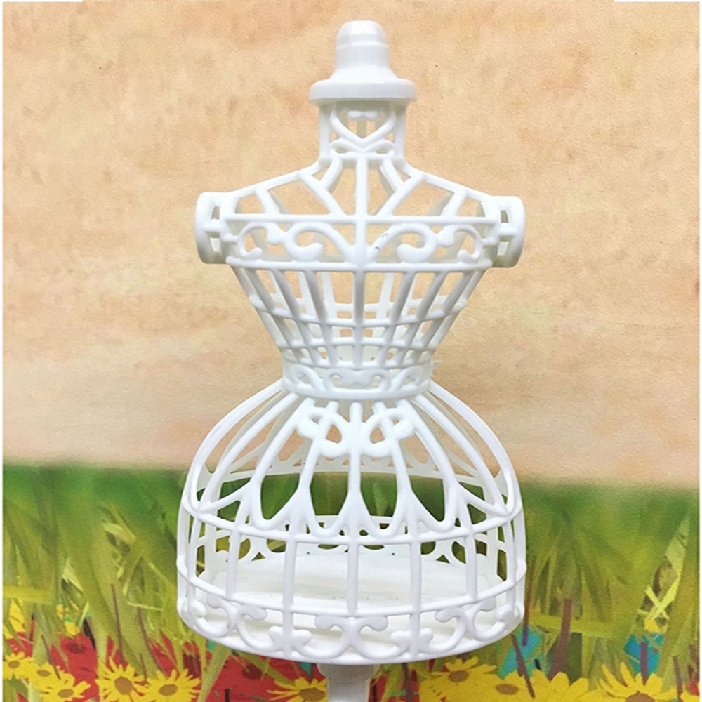 Khung trưng bày đầm búp bê thiết kế chất lượng cao