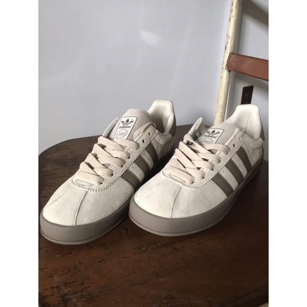 Giày adidas vnxk size 8,5us dòng original fullbox thanh lý