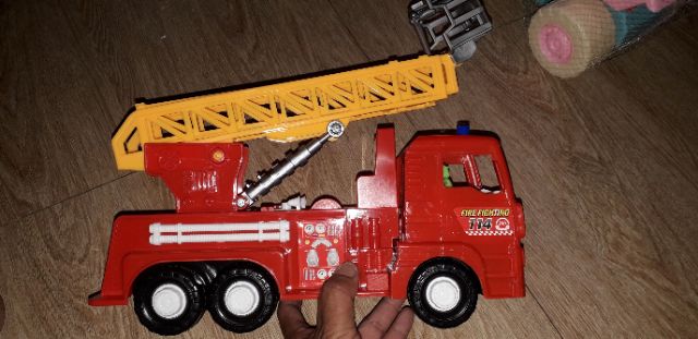 Xe mô hình xe Thang cứu hộ chạy chớn bằng nhựa do Việt nam sản xuất kt 30x20x15
