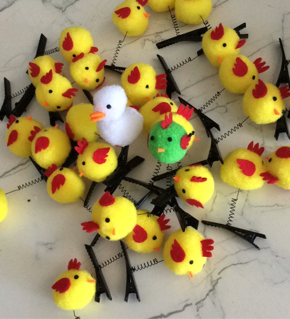 Kẹp tóc gà bông lò xo