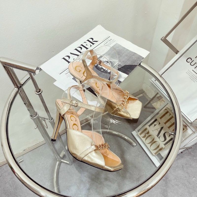 Cao gót quai hậu phối xích vàng - sang trọng