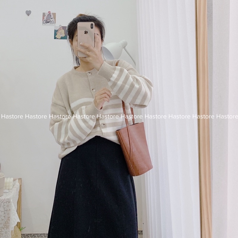 Áo len kẻ ngang cổ tròn