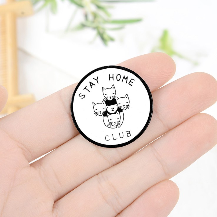 Ghim cài áo hội yêu mèo &quot;Stay home club&quot;