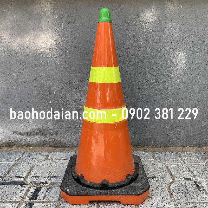 Cọc tiêu giao thông cảnh báo phản quang chóp nón 65cm