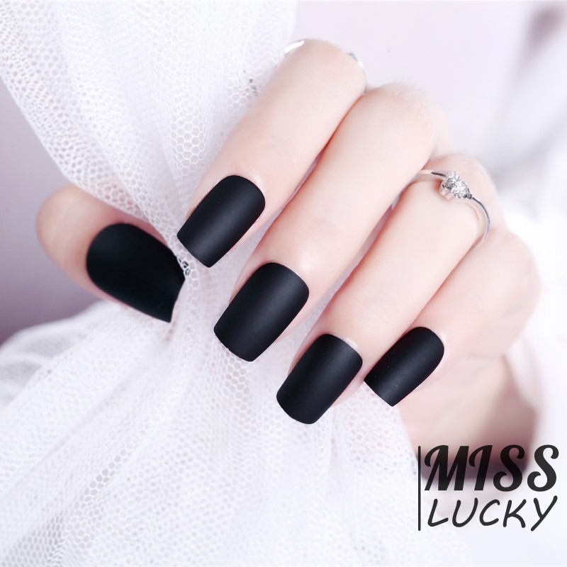 Bộ móng tay giả màu đen trơn quyến rũ ấn tượng