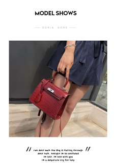 Túi đeo chéo nữ Kelly vân rắn