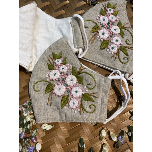 Khẩu trang thêu tay vải linen