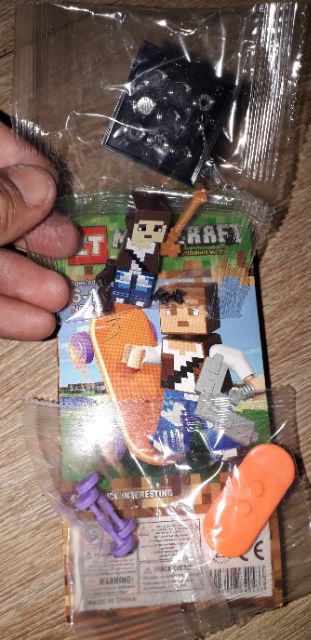 Lắp ráp 1 hộp LegoMineCraft 0870