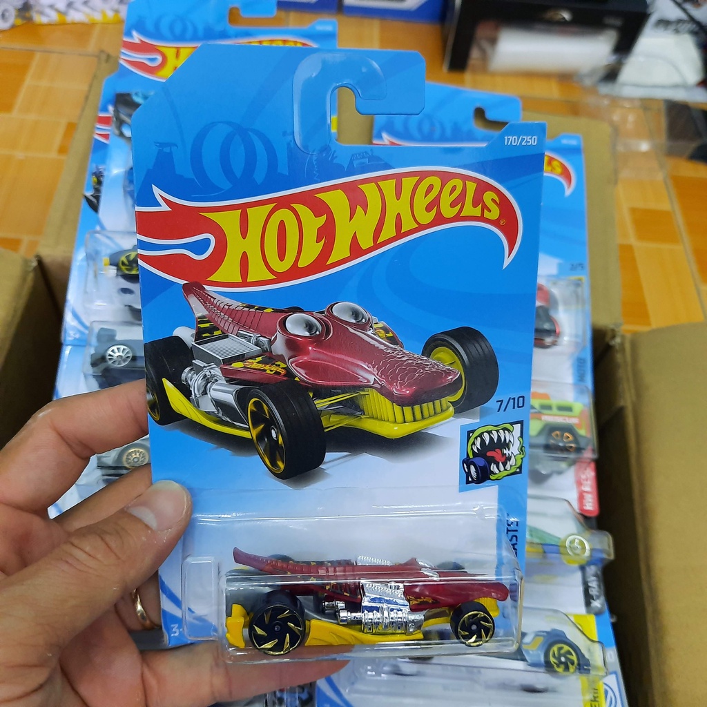 Bộ 5 xe mô hình ô tô hotwheels bằng kim loại tỉ lệ 1:64 (giao ngẫu nhiên xe)