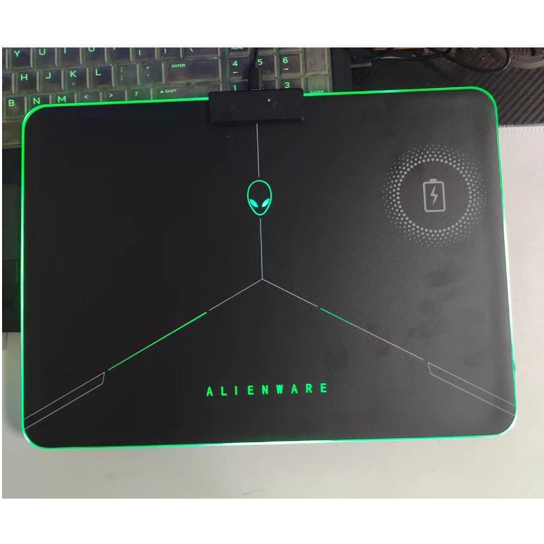 Lót chuột pad alienware led RGBW sạc không dây