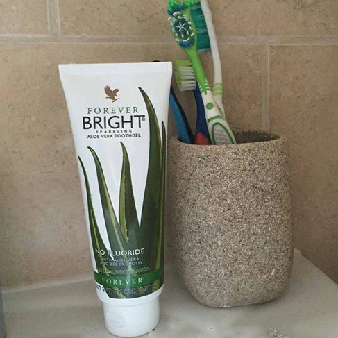 Kem đánh răng lô hội Forever Bright Toothgel