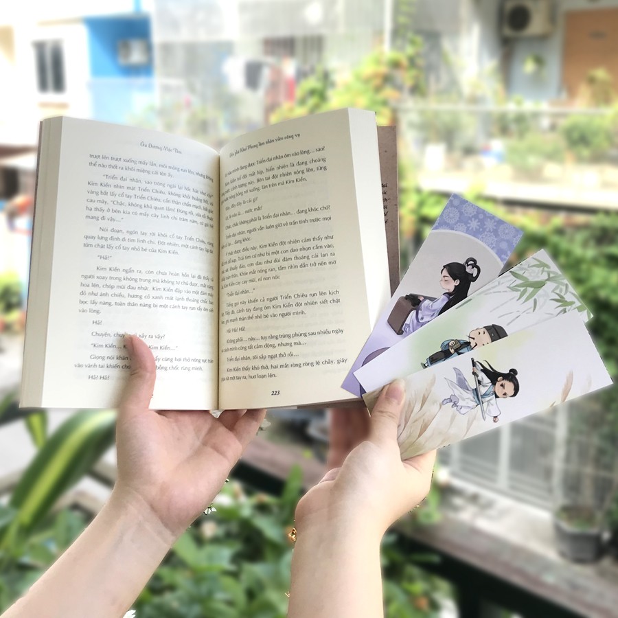 Sách - Đến Phủ Khai Phong Làm Nhân Viên Công Vụ (Tập 8a+8b) (Kèm Bookmark, Postcard)