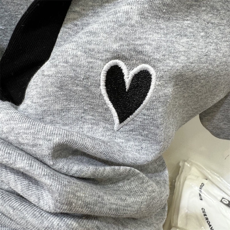 Áo polo Ngắn Tay Cổ Chữ V Thêu Hình Trái Tim Màu Sắc Tương Phản Phong Cách Mỹ Cho Nữ