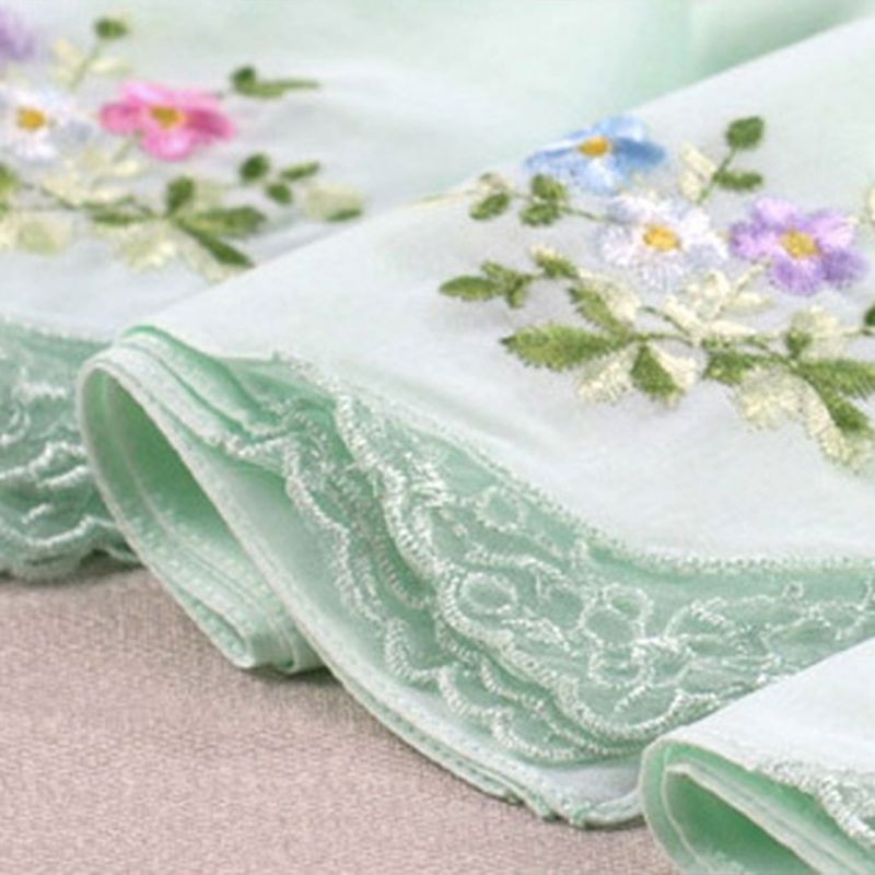 Khăn tay vuông bỏ túi phong cách thời trang tiện lợi dành cho nữ