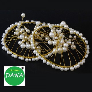 Vương miệng hạt ngọc trang trí bánh.