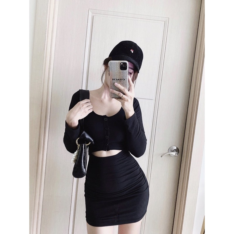 Đầm tay dài 4 nút hở eo Yoona