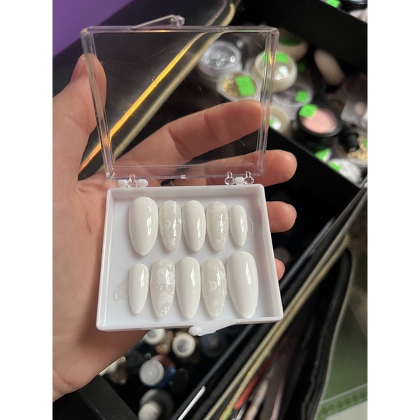 Nail box thiết kế hiệu ứng đám mây kèm keo và dũa