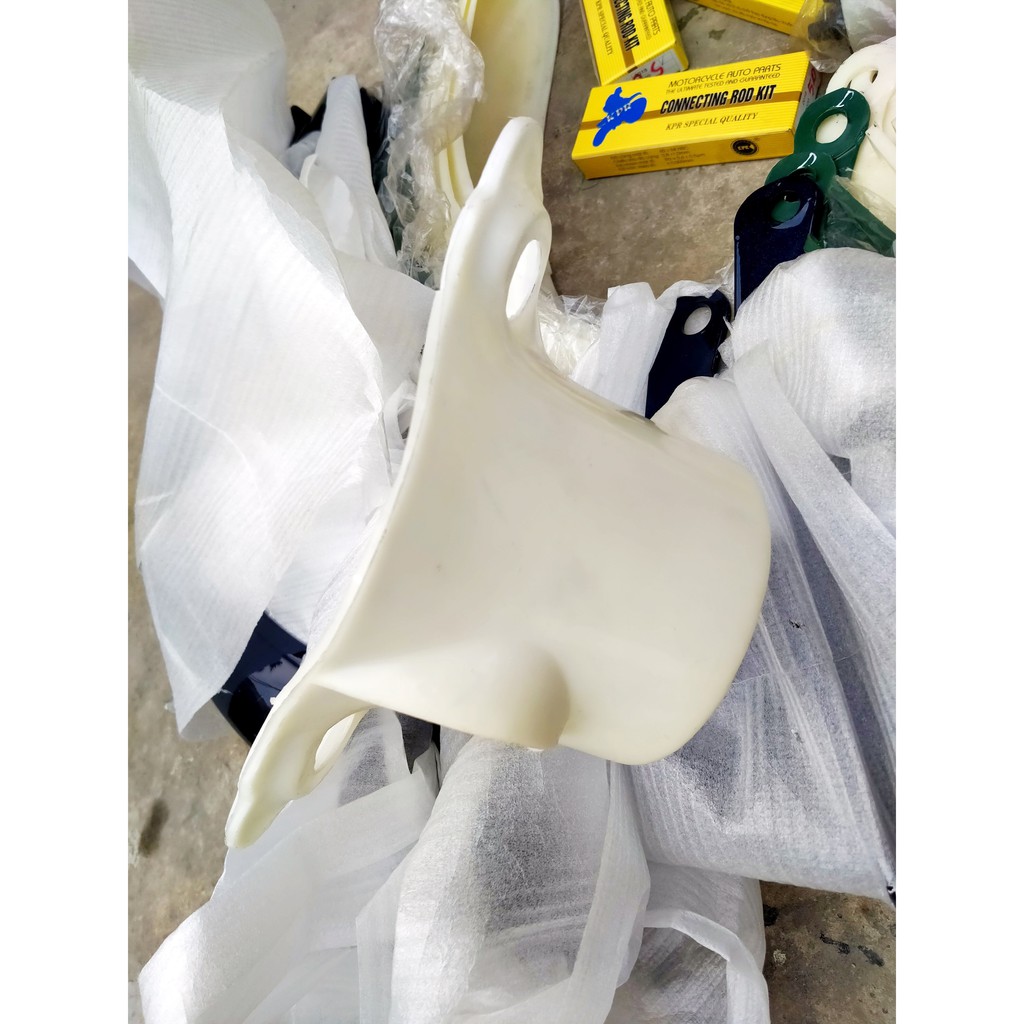 Nhựa gáy bợ cổ xe honda cup 81