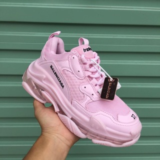 Giày Balenciaga Triple S hot hit