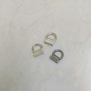 Bàn D nẹp túi xách