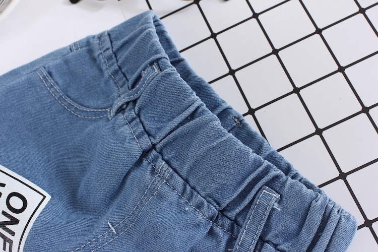 Quần Short Jeans In Hoạt Hình Cho Bé