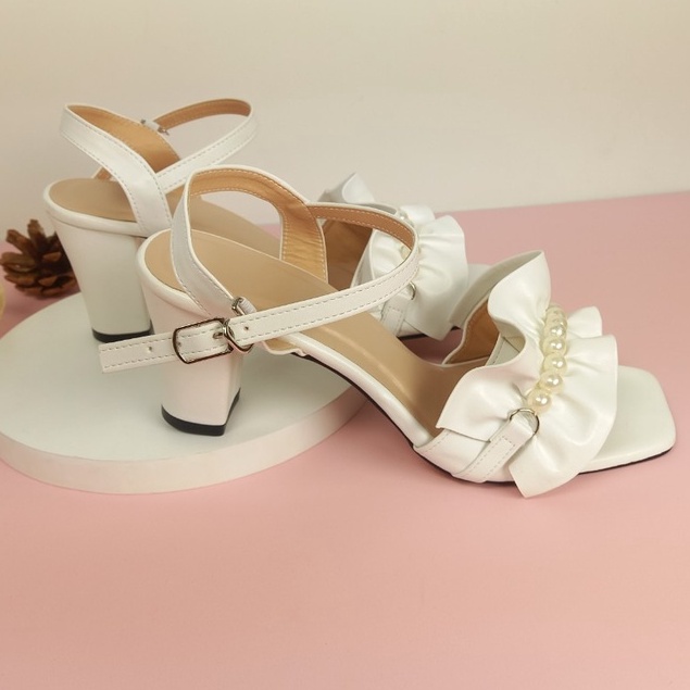 HCM Giày sandal cao gót big size nữ 40 41 42 43, xăng đan quai ngang đính ngọc siêu xinh thời trang mũi vuông cao 7 phân