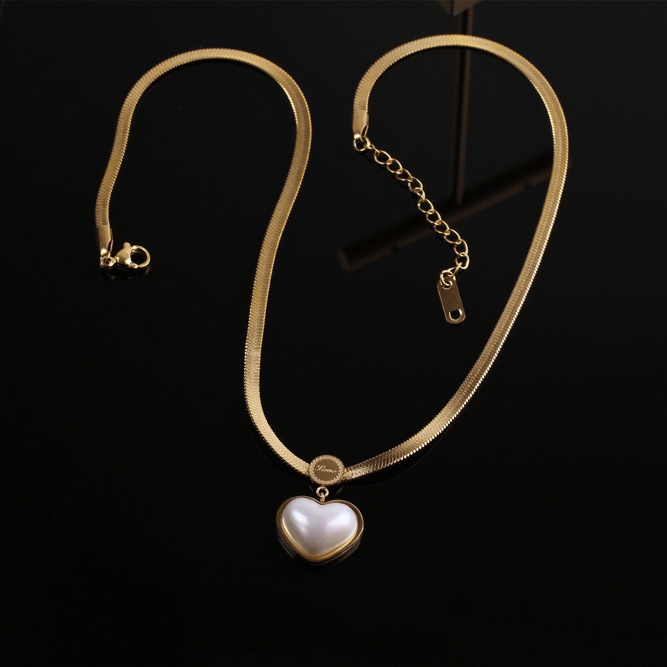 Japan and South Korea Peach Heart Necklace Love Pearl Simple Fashion Wild Temperament Light Luxury Clavicle Chain Pendant Snake Bone Chain