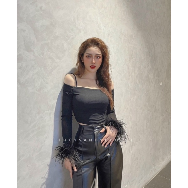 Áo Dây Kiểu Trễ Vai Tay Dài Phối Lông Vũ Dáng Croptop