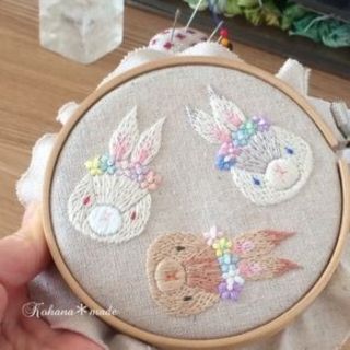 Chỉ thêu và vải